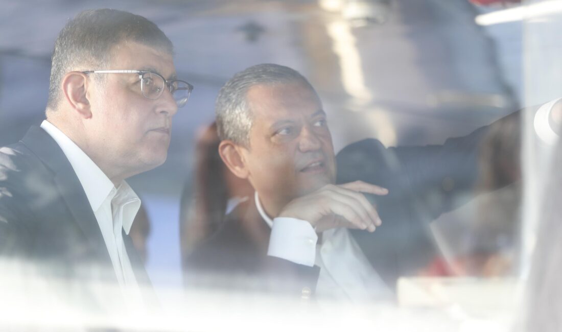 Özel, Gündoğdu Meydanı’nda: Alana 1881 Atatürk Vapuru ile geldi Cumhuriyet Halk Partisi'nin (CHP) Gündoğdu Meydanı'nda düzenleyeceği “Millet İradesine Sahip