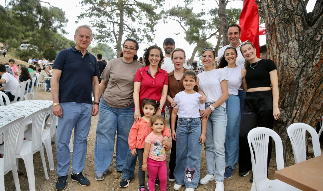 Karşıyaka Belediyesi tarafından Yamanlar’da düzenlenen personel pikniği, yüzlerce emekçiyi ve