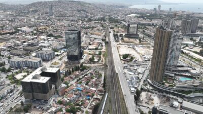 İzmir Büyükşehir Belediye Başkanı Dr. Cemil Tugay’ın kent trafiğine nefes