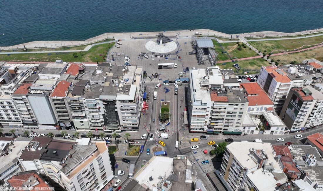 İzmir Büyükşehir Belediyesi Kordon’da denize açılan beş sokakta araç ve
