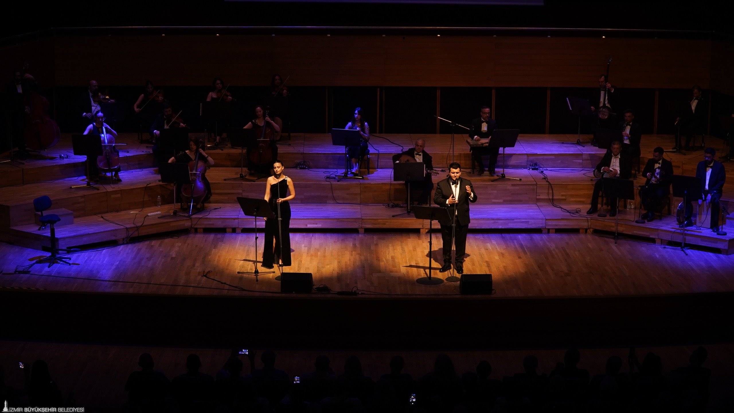 Ahmed Adnan Saygun Sanat Merkezi'nde düzenlenen özel konserde, İzmir'in kültürel