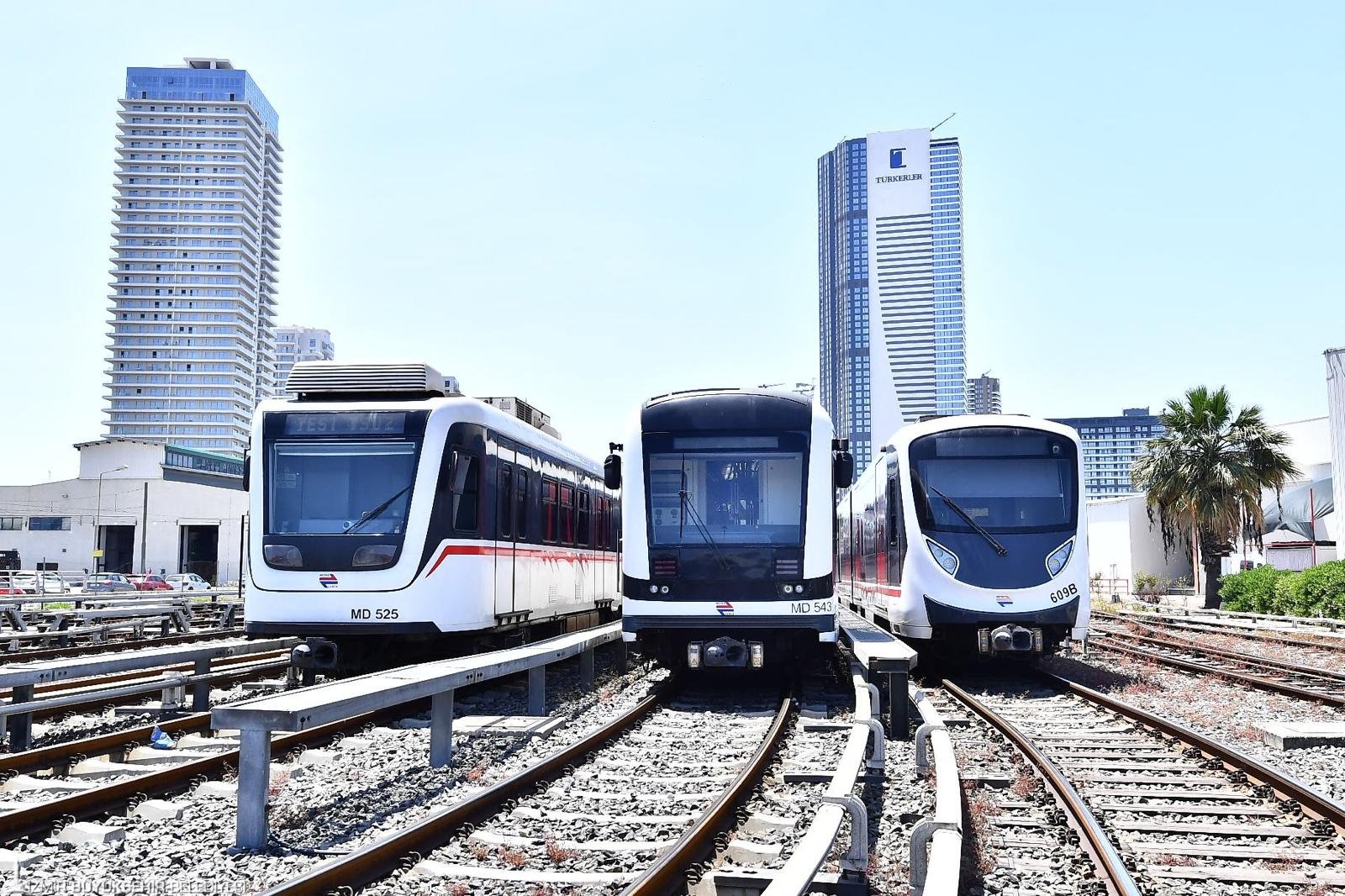 22 Mayıs 2000’de 11 kilometrelik hat uzunluğuyla hizmete başlayan İzmir