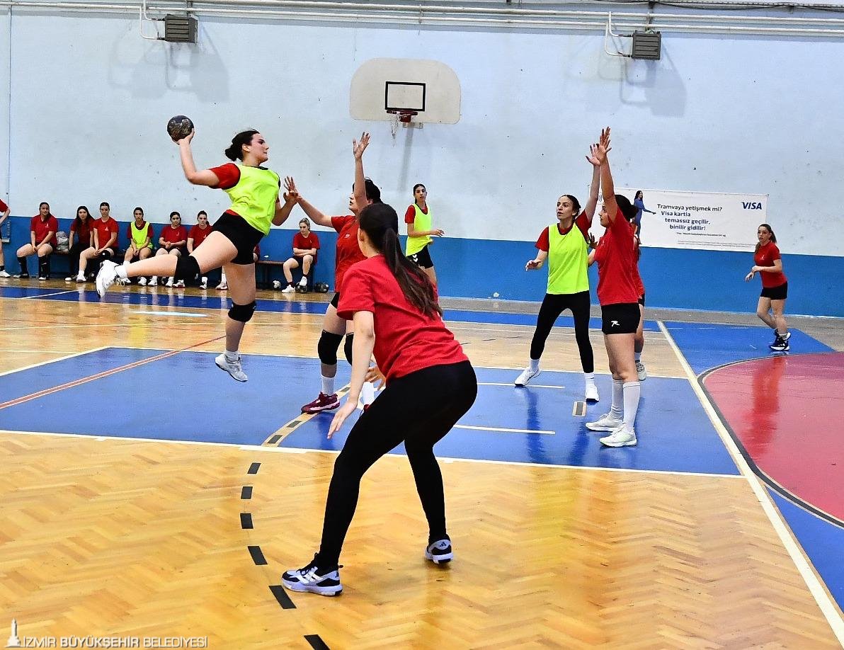 İzmir Büyükşehir Belediyesi Spor Kulübü, kentteki spor kültürünü geliştirmeye ve