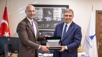 İzmir Büyükşehir Belediye Başkanı Dr. Cemil Tugay, UNICEF Türkiye Temsilcisi