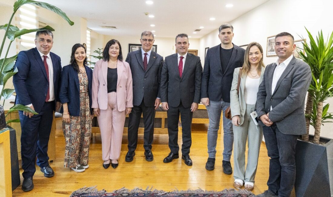 İzmir Büyükşehir Belediye Başkanı Dr. Cemil Tugay, Yunanistan’ın Larissa Belediyesi