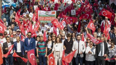Karşıyaka Belediyesi tarafından düzenlenen 19 Mayıs Korteji, bayram coşkusunu sokaklara