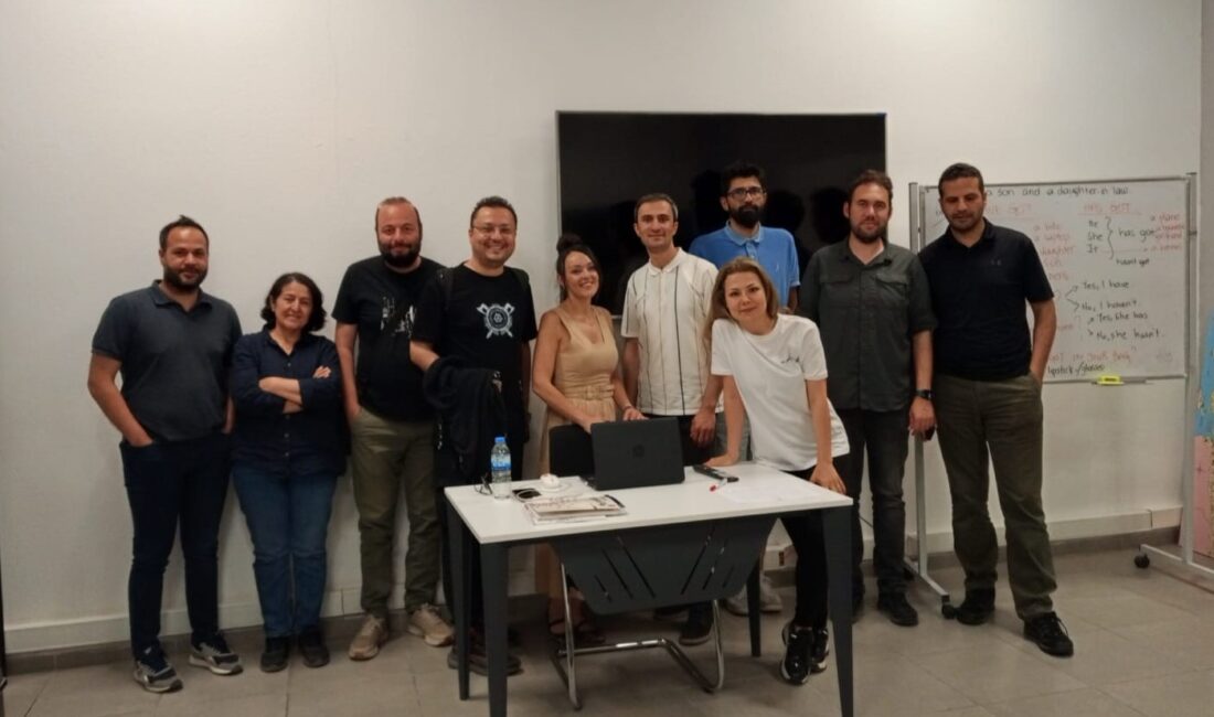 İzmir Gazeteciler Cemiyeti ile TED iş birliğinde yürütülen “Gazeteciler için