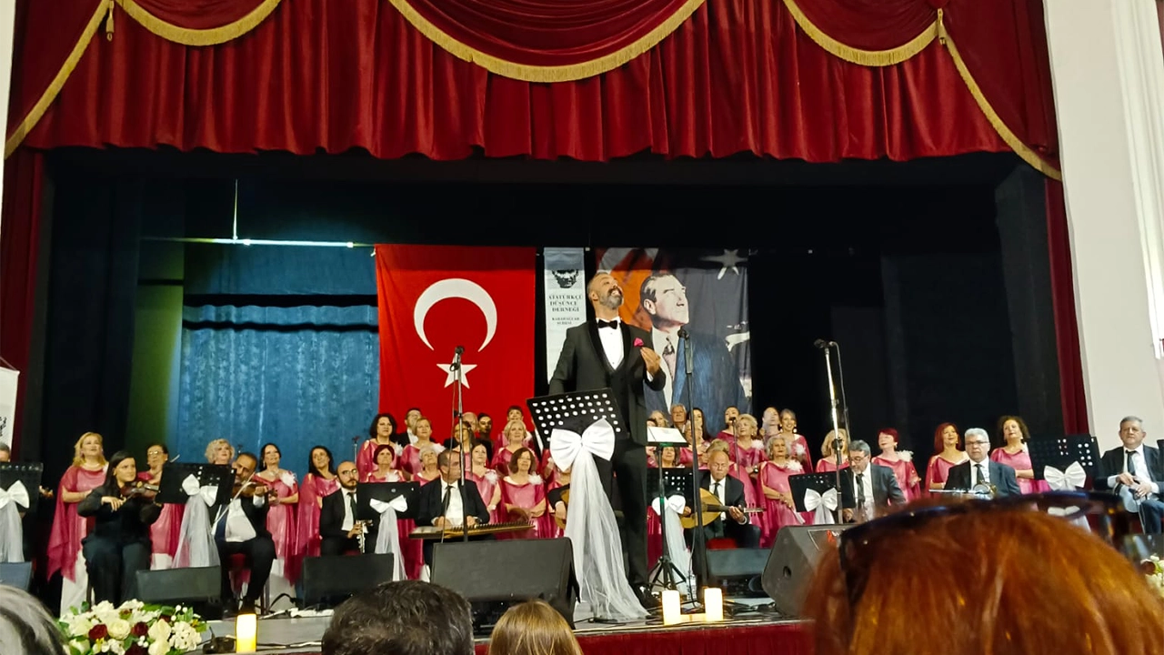 Atatürkçü Düşünce Derneği Karabağlar Şubesi’nin Türk Sanat Müziği korosu, “Baharın