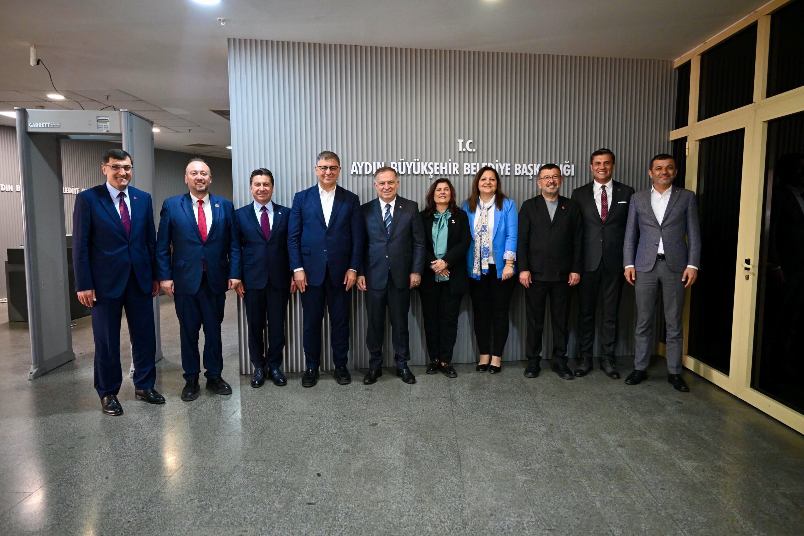 Aydın'da bir araya gelen CHP'li Ege belediye başkanları, yerel yönetimlerde