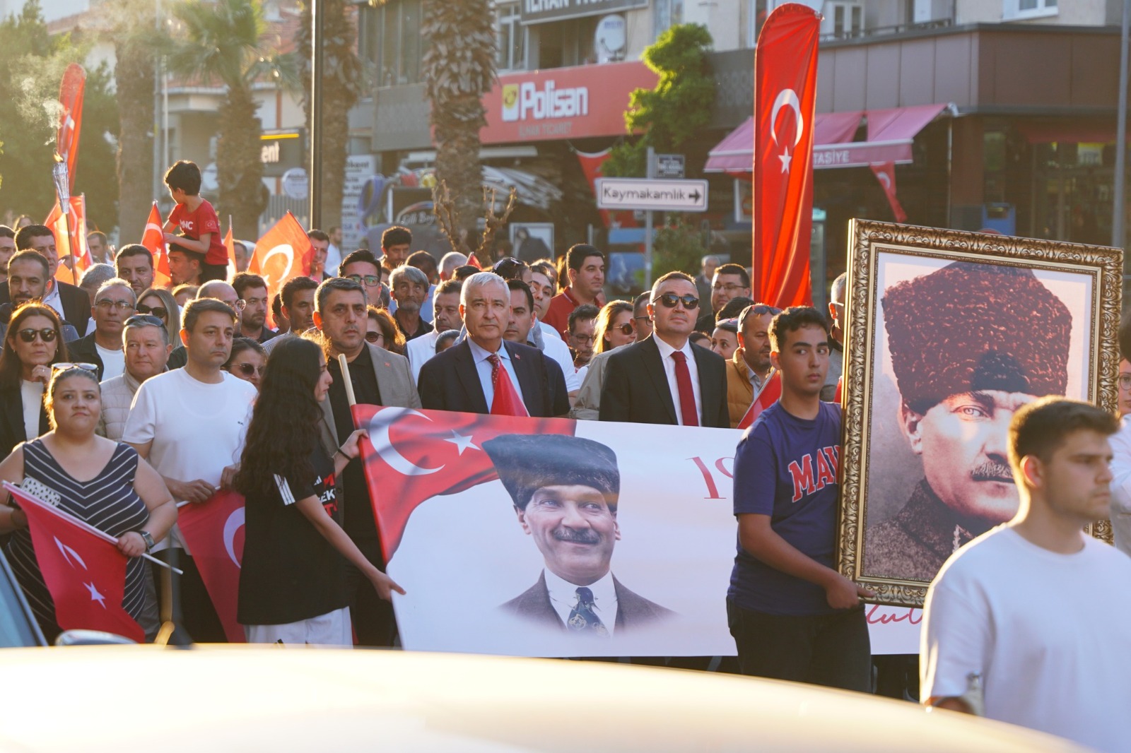 Kemalpaşa’da 19 Mayıs Atatürk'ü Anma, Gençlik ve Spor Bayramı, yüzlerce