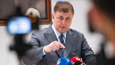 İzmir Büyükşehir Belediye Başkanı Cemil Tugay, İZENERJİ çalışanlarının maaşlarındaki artışın