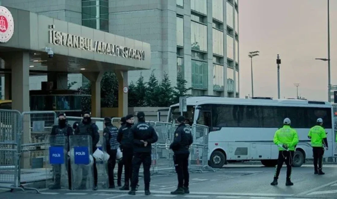 İBB’de üçüncü dalga operasyon: 16 kişi tutuklama talebiyle mahkemeye sevk edildi İstanbul Büyükşehir Belediyesi’ndeki (İBB) yolsuzluk soruşturmasında üçüncü dalga operasyon düzenlendi.