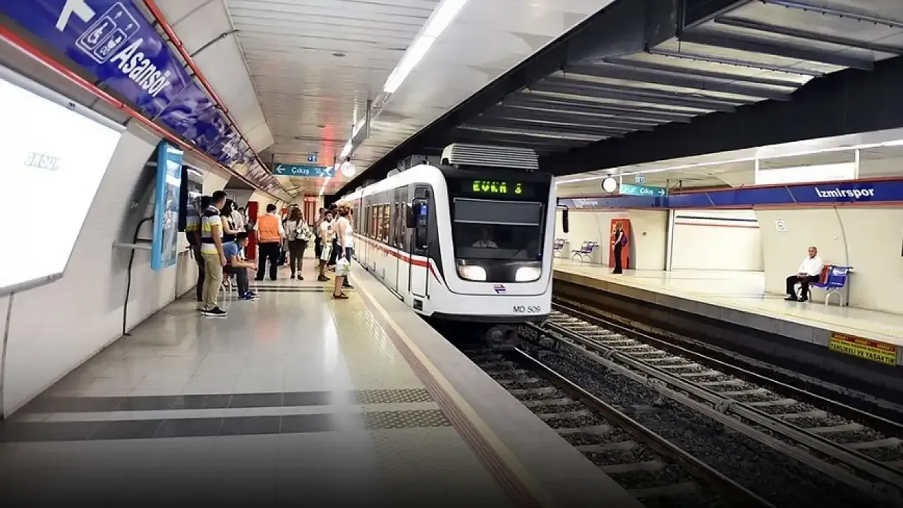 İzmir Metro, okulların açılmasıyla birlikte kış dönemi sefer planına geçti.