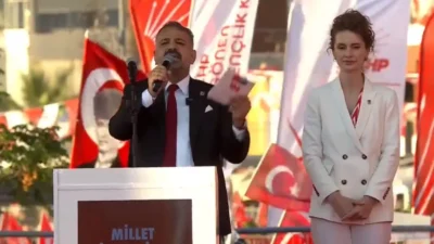CHP İzmir İl Başkanı Şenol Aslanoğlu, Gündoğdu Meydanı’nda düzenlenen 19