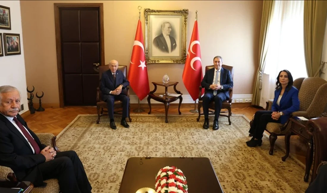 MHP lideri Devlet Bahçeli, Meclis'teki makamında DEM Parti Eş Genel