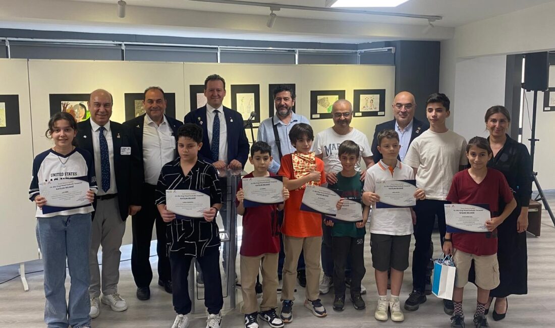 İzmir’de 13. Altın Çizgi Ödülleri sahiplerini buldu İzmir Rotary Kulübü'nün düzenlediği 13. Altın Çizgi Ulusal Karikatür Yarışması'nda,