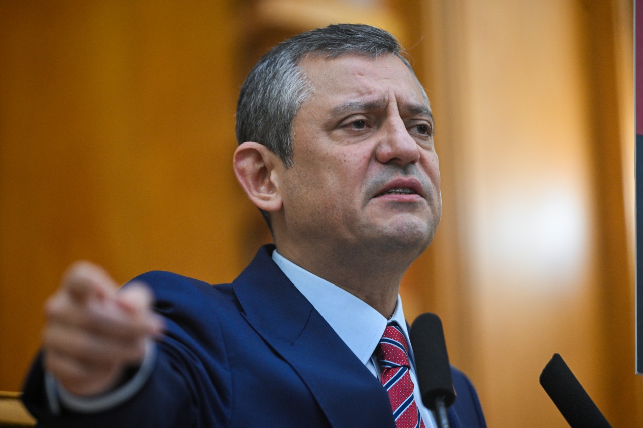 CHP Genel Başkanı Özgür Özel, İzmir’de süren belediye işçileri greviyle