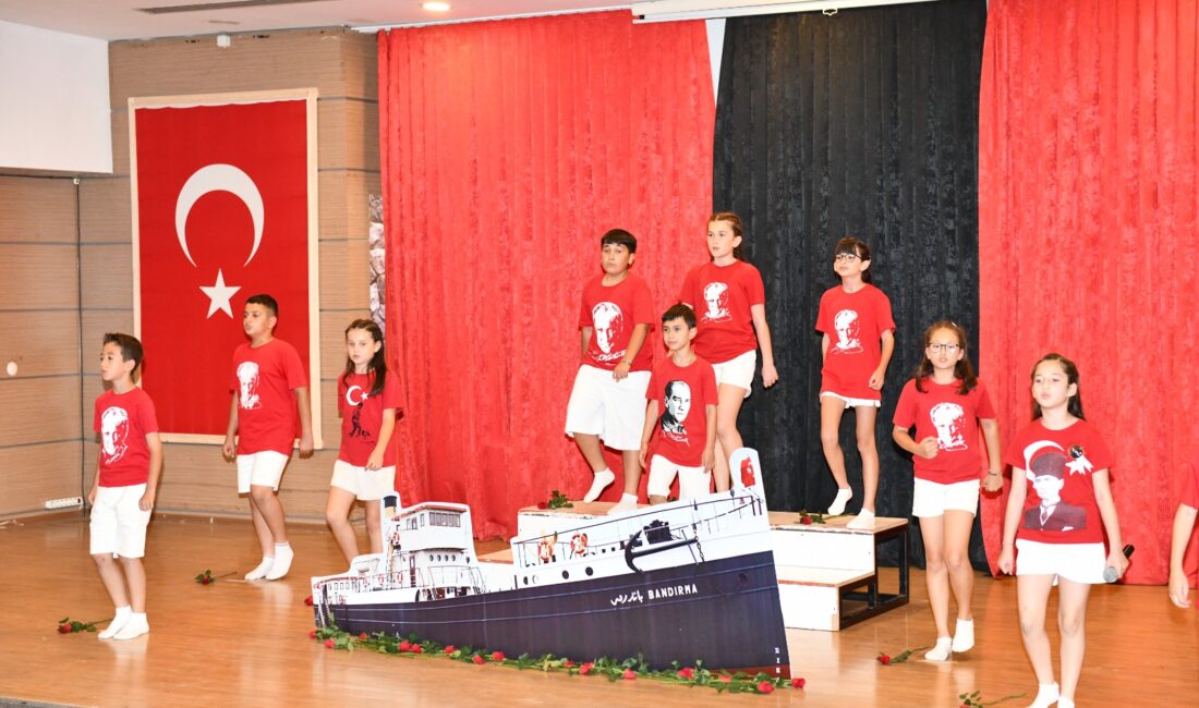 Çiğli’de duygu dolu sahne: “Aynı Gemideyiz” Oratoryosu büyük ilgi gördü Çiğli Belediyesi Gençlik Tiyatrosu'nun sahnelediği 19 Mayıs Oratoryosu büyük beğeni