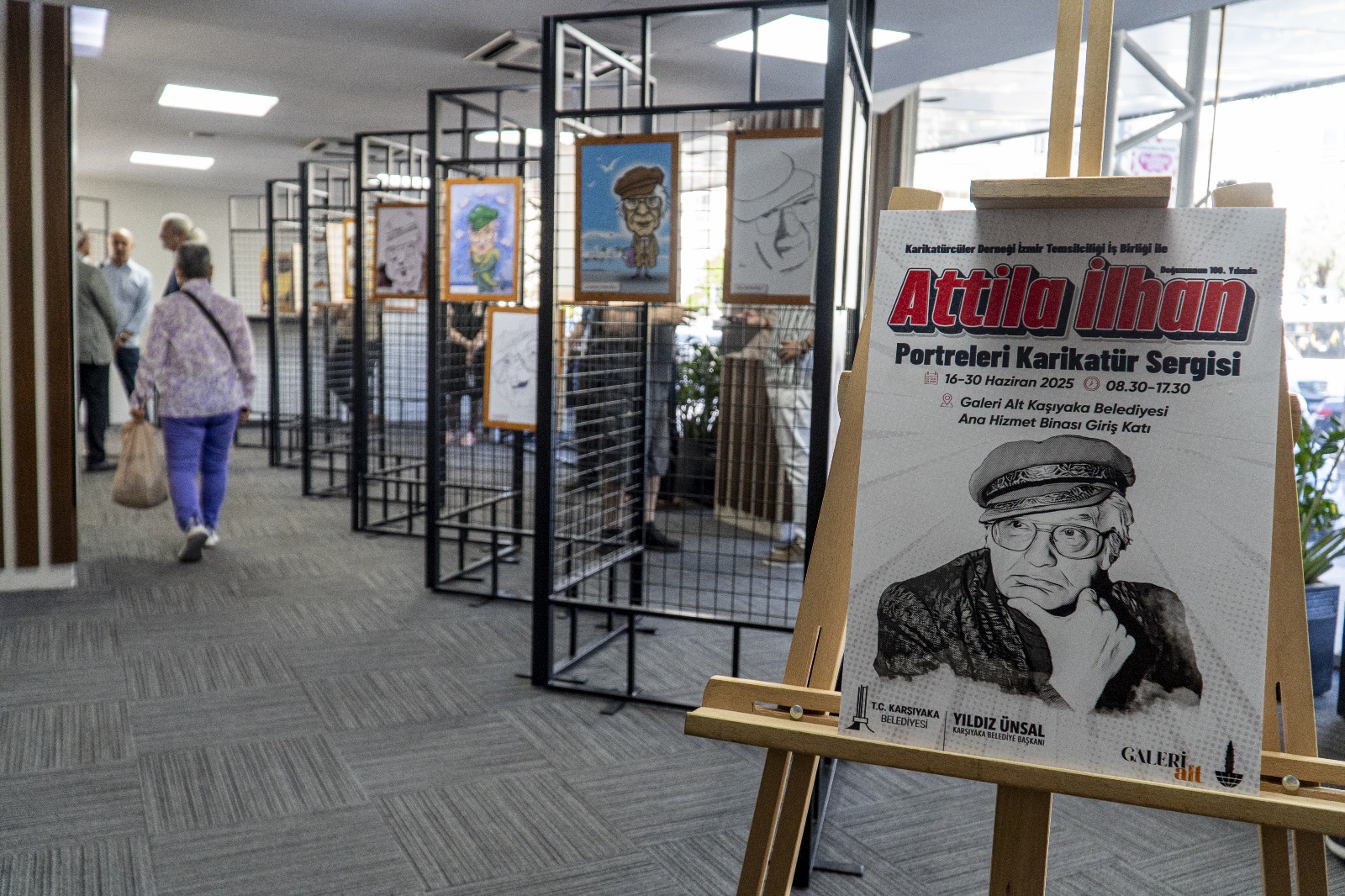 Karşıyaka Belediyesi ana hizmet binasının giriş katında yer alan Galeri