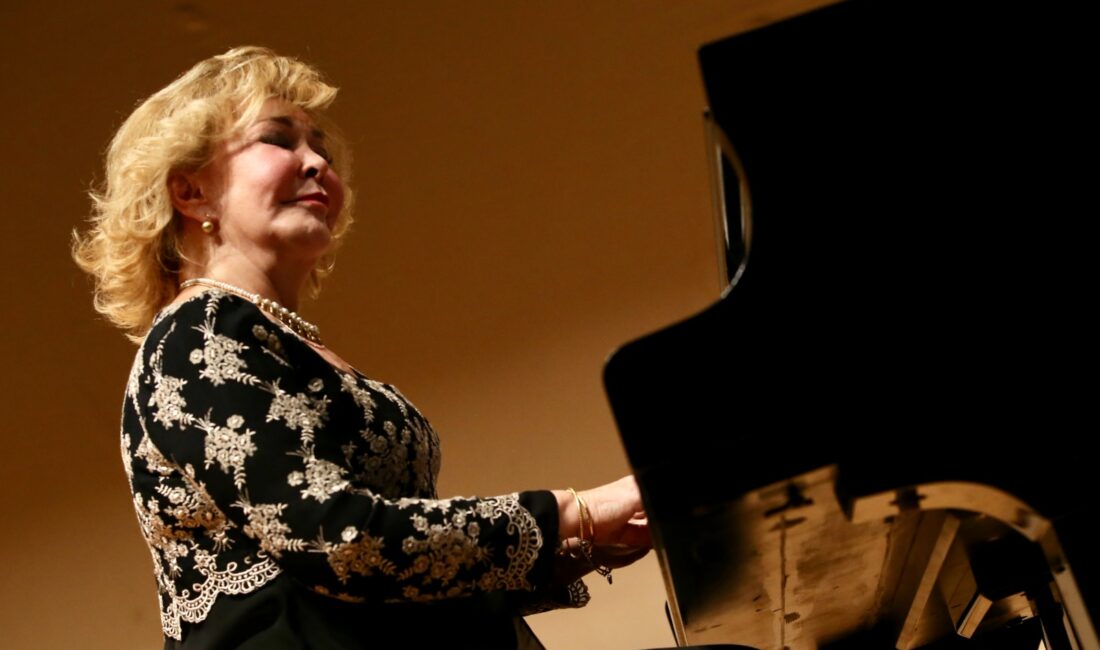 Karşıyaka’da Oda Orkestrası sezon finali yapıyor: Dünyaca ünlü Türk piyanist sahne alacak Yıl boyunca Karşıyaka Oda Orkestrası’nın (KODA) konserlerine ev sahipliği yapan