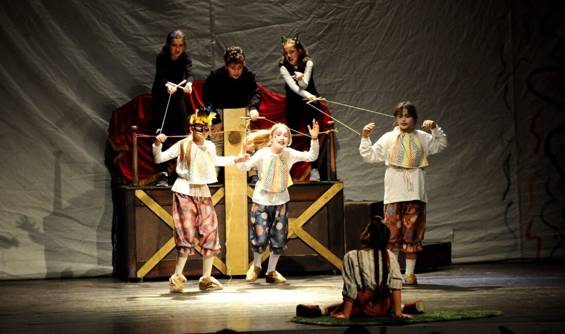 Her yaştan vatandaşları kültür ve sanat etkinlikleri ile buluşturan Karşıyaka