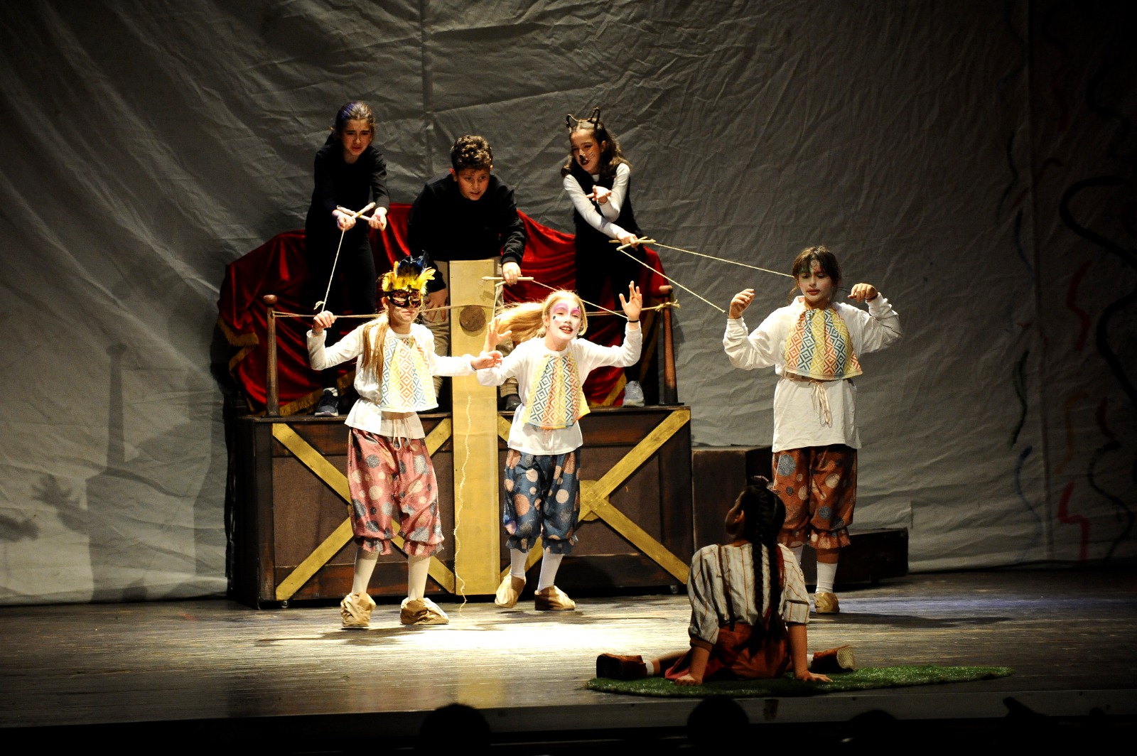 Her yaştan vatandaşları kültür ve sanat etkinlikleri ile buluşturan Karşıyaka