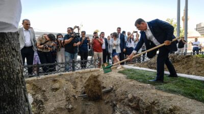İzmir Büyükşehir Belediye Başkanı Dr. Cemil Tugay, Konak Atatürk Meydanı’nın