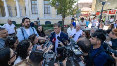 Kent gündemindeki konulara ilişkin basın mensuplarının sorularını yanıtlayan İzmir Büyükşehir