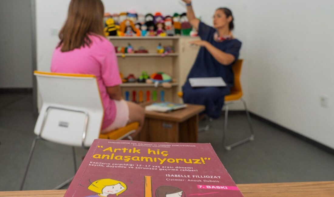 İzmir’de vatandaşa özel hizmet: Ücretsiz psikolojik danışmanlık desteği İzmir Büyükşehir Belediyesi, Küçük Çiğli’deki İzmir Sağlık ve Esenlik Merkezi’nde