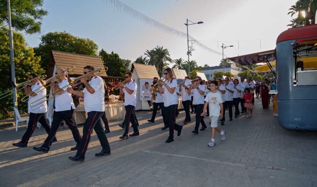 İzmir Büyükşehir Belediyesi tarafından Kültürpark’ta düzenlenen  “Yaza Merhaba Festivali”
