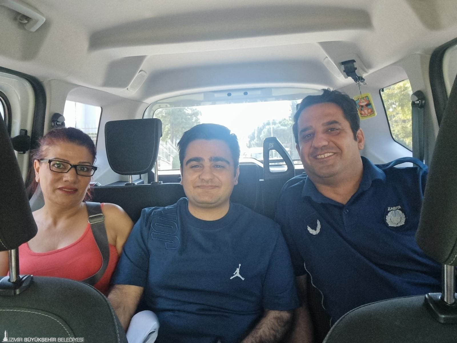 İzmir Büyükşehir Belediyesi zabıta ekipleri, Yükseköğretim Kurumları Sınavı'nın (YKS) ilk