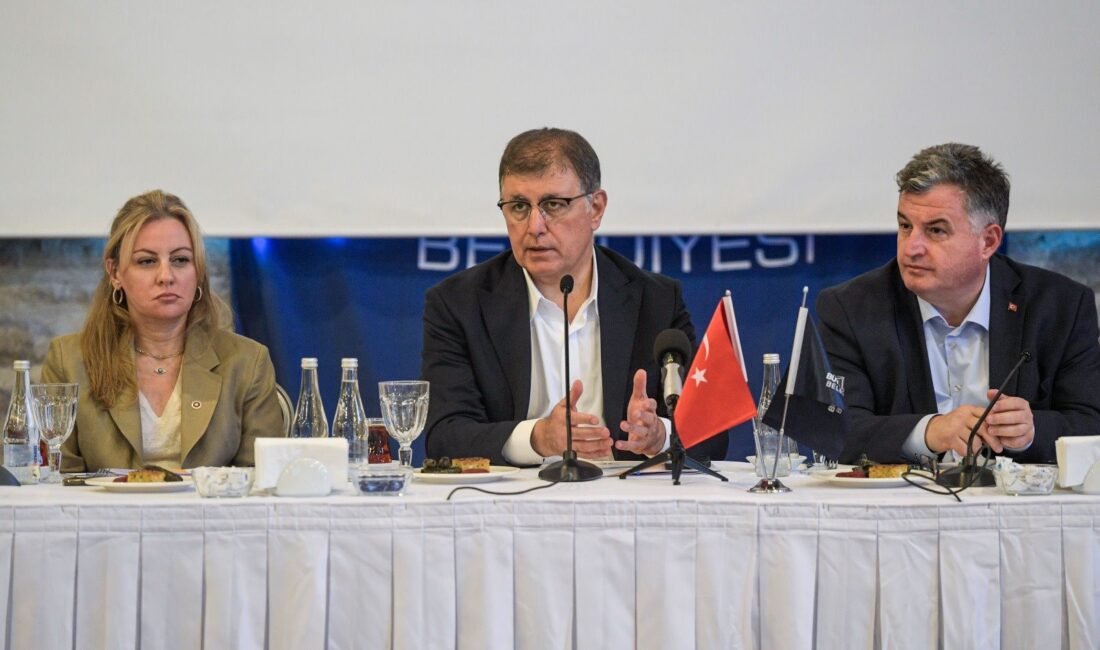 İzmir Büyükşehir Belediye Başkanı Dr. Cemil Tugay, kentin turizmini ileriye