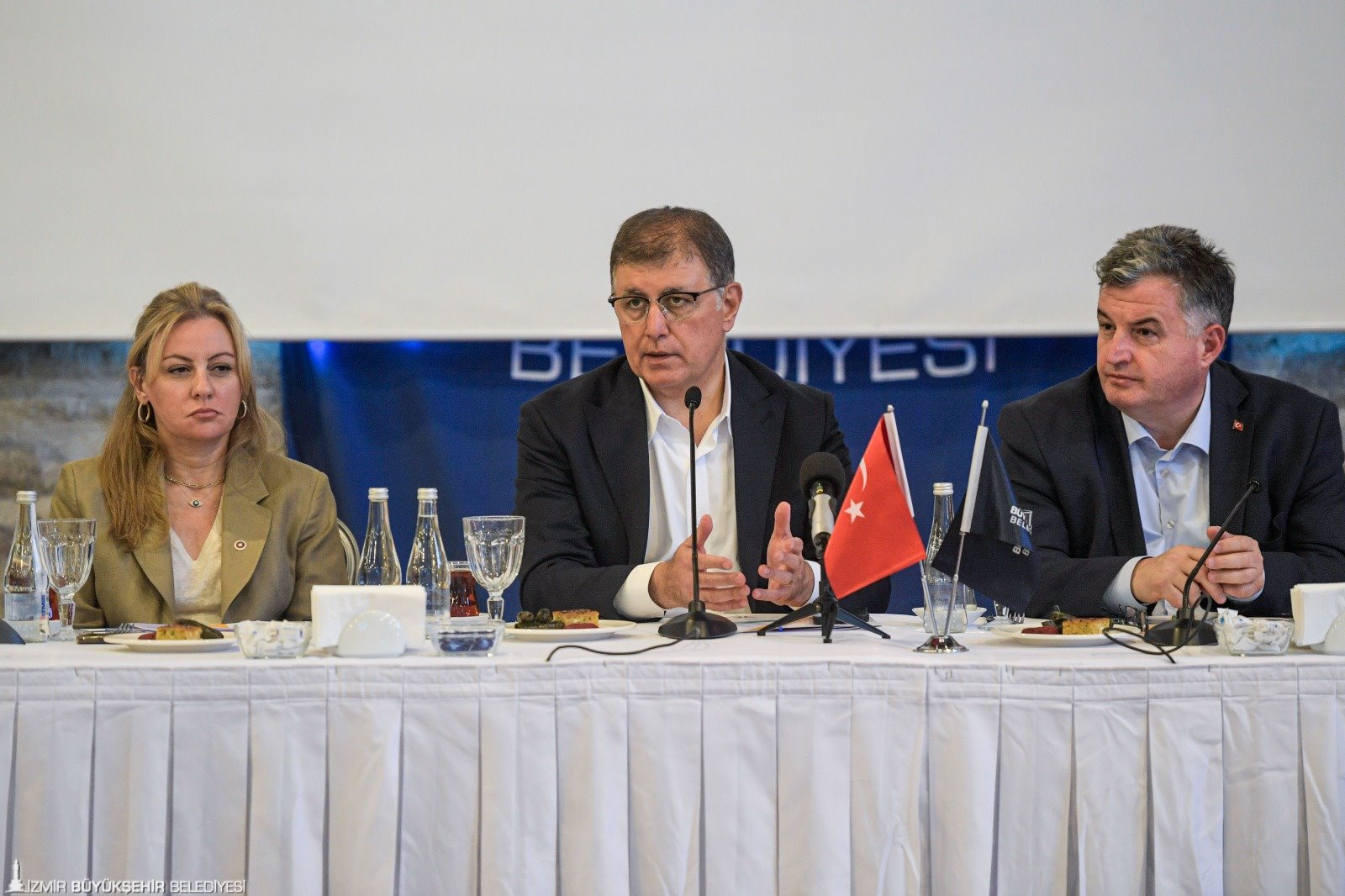 İzmir Büyükşehir Belediye Başkanı Dr. Cemil Tugay, kentin turizmini ileriye