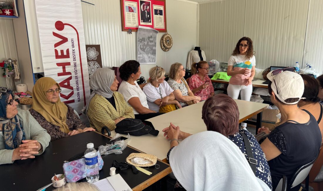 Çiğli Belediyesi’nin İzkent Mahallesi’ndeki buluşmasında menopoz süreci konuşuldu. Kadınlar uzmanlarla