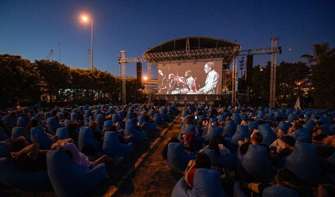 İzmir Büyükşehir Belediyesi’nin Yeniden Sinematek yaz gösterimleri Tarihi Havagazı Fabrikası’nda
