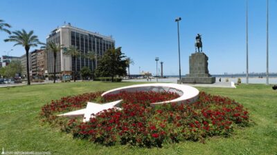 İzmir Büyükşehir Belediyesi, kentin cadde ve meydanlarını birbirinden güzel yazlık