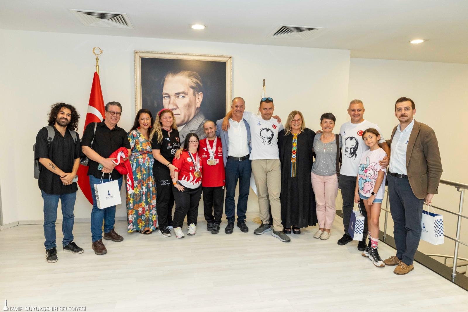 İzmir Büyükşehir Belediye Başkanı Dr. Cemil Tugay, bu yıl dünya