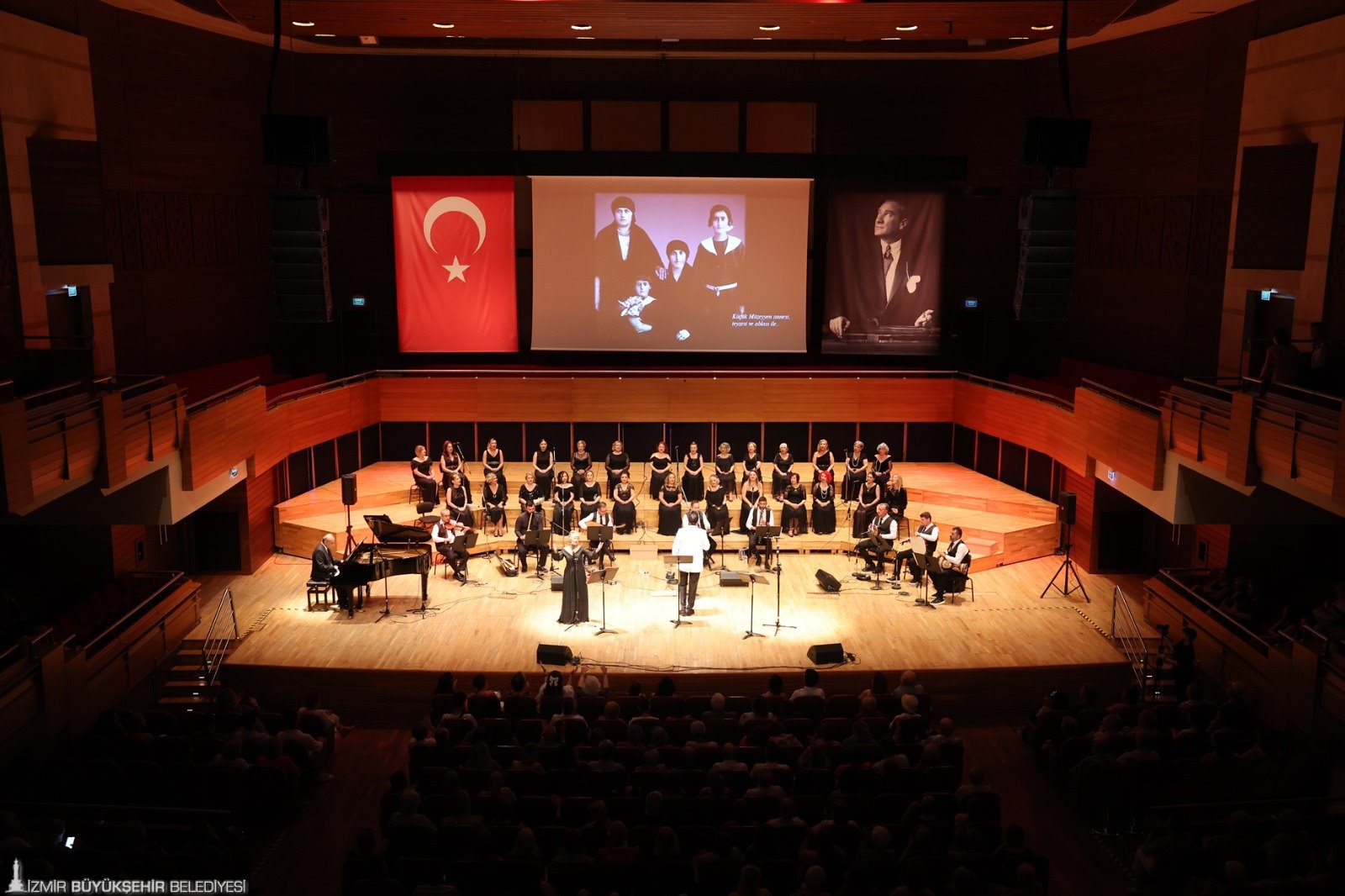 Cumhuriyetin simge isimlerinden Türk Sanat Müziği sanatçısı Müzeyyen Senar vefatının