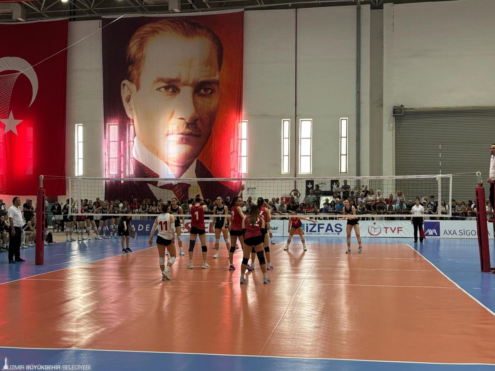 İzmir Büyükşehir Belediyesi ile Türkiye Voleybol Federasyonu’nun iş birliğiyle düzenlenen