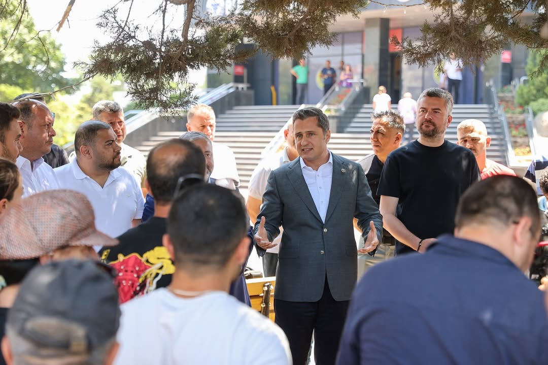 Buca'da işçilerin işten kaçınma eylemi sürerken, CHP  Genel Başkan