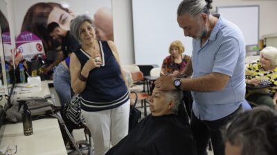 Konaklı kadınlar, Konak Belediyesi’nin Kuaförler Odasıyla birlikte, 65 yaş üstü