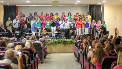 Bayraklı Belediyesi, Türk halk müziğinin eşsiz ezgilerini sanatseverlerle buluşturarak unutulmaz