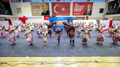 Bayraklı Belediyesi bünyesindeki BASAMAK halk oyunları kursiyerleri, Mustafa Kemal Atatürk