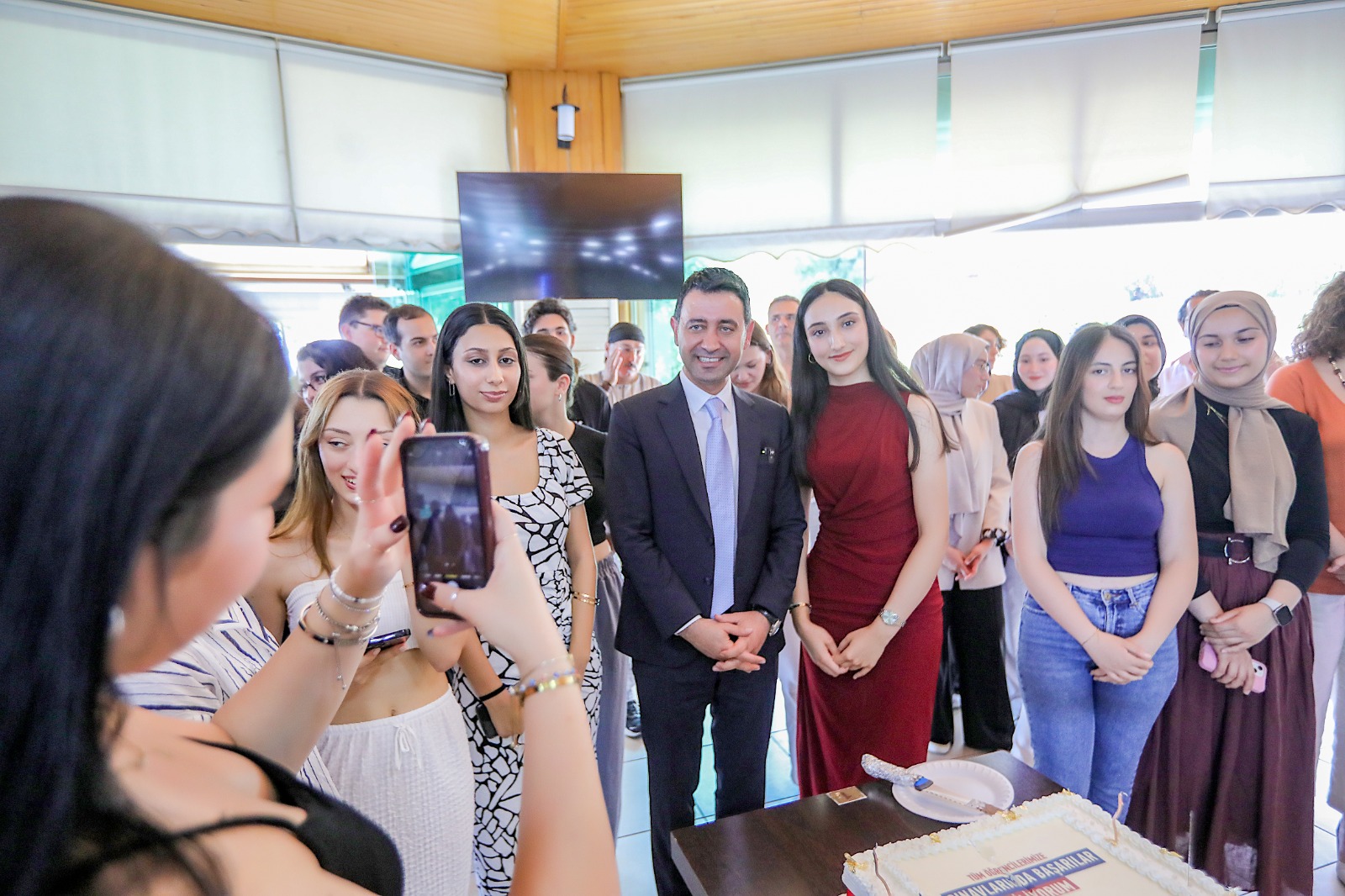 Bayraklı Belediye Başkanı İrfan Önal, Yükseköğretim Kurumları Sınavı (YKS) öncesi,