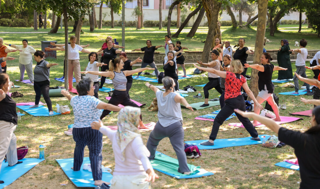 Buca Belediyesi’nin düzenlediği ücretsiz yoga, pilates ve zumba dersleri havaların
