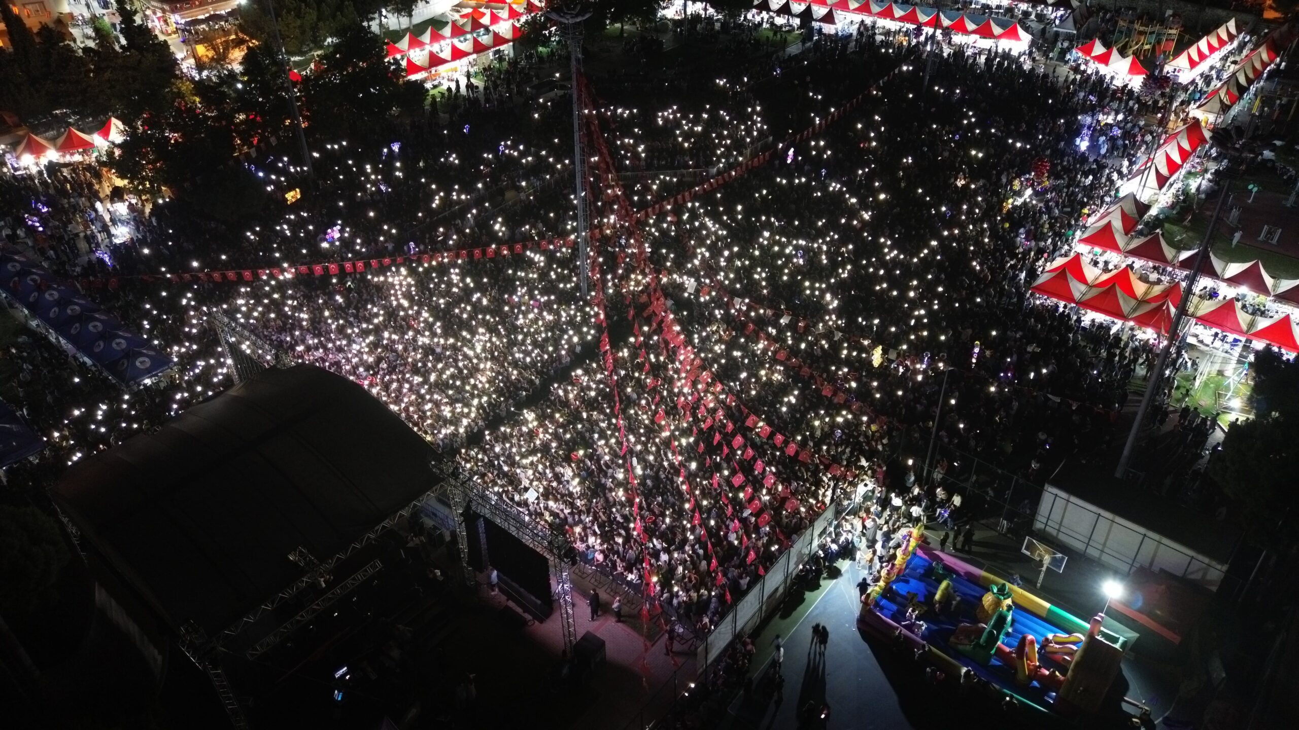 Kemalpaşa Belediyesi’nin organizasyonunda bu yıl 52’nci kez düzenlenen Altın Kiraz