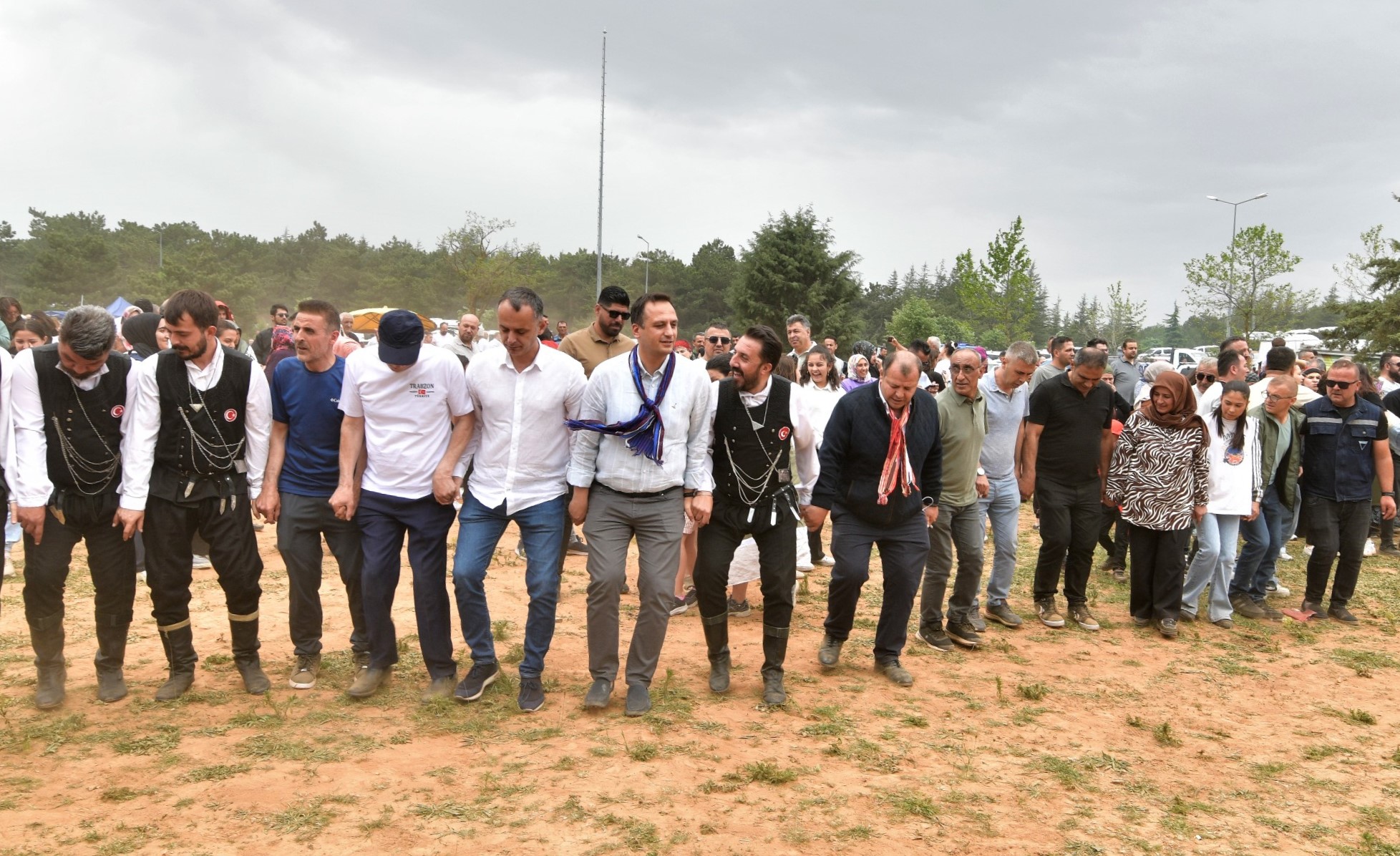 Bornova Belediye Başkanı Ömer Eşki, Spil Dağı'ndaki Karadenizliler Yayla Şenliği'nde