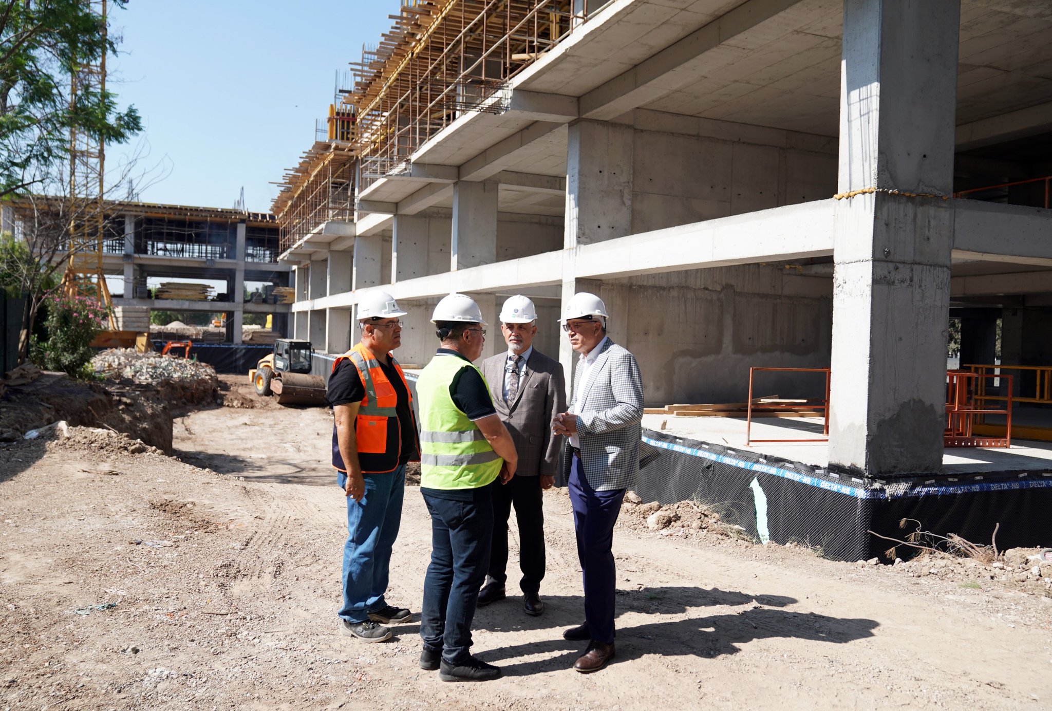 Ege Üniversitesi Rektörü Prof. Dr. Necdet Budak, inşaatı devam eden