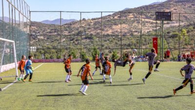 Bayraklı Belediyesi, her yıl büyük ilgi gören spor organizasyonlarından U-12