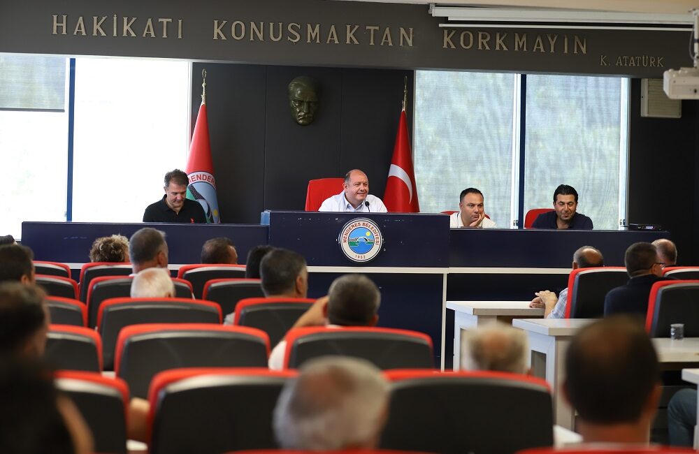 Menderes’te Başkan Çiçek muhtarlarla bir araya geldi Menderes Belediye Başkanı İlkay Çiçek, istişare toplantısında muhtarlarla bir araya